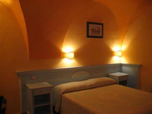 Sa Balza Guest House Bosa Ngoại thất bức ảnh