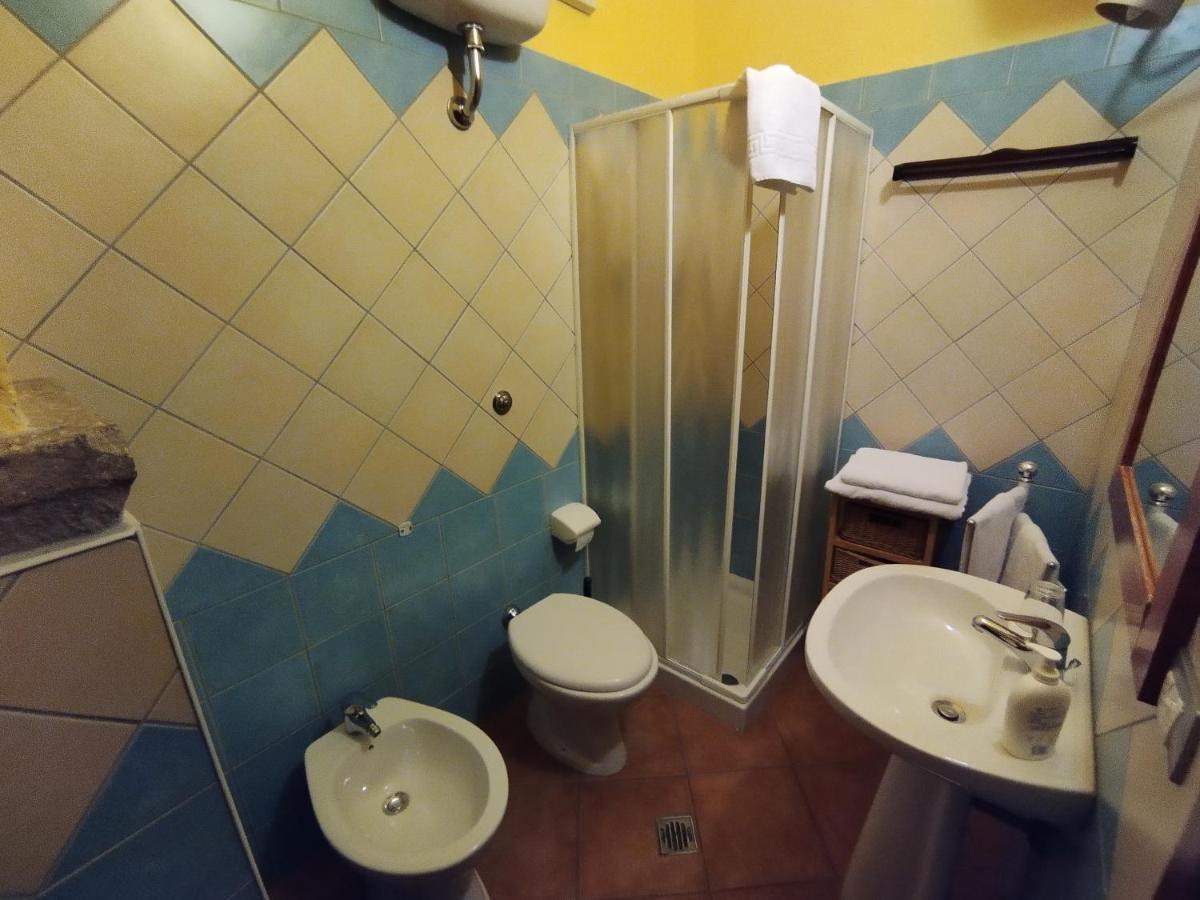 Sa Balza Guest House Bosa Ngoại thất bức ảnh
