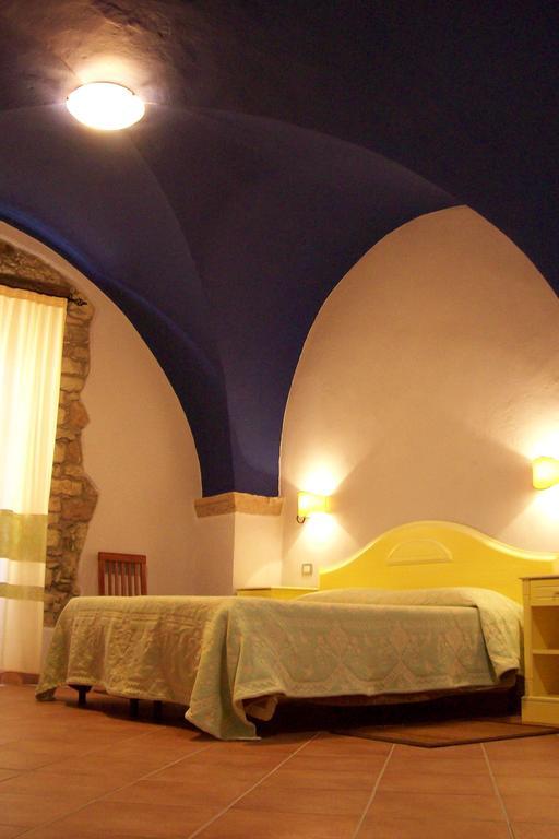 Sa Balza Guest House Bosa Ngoại thất bức ảnh