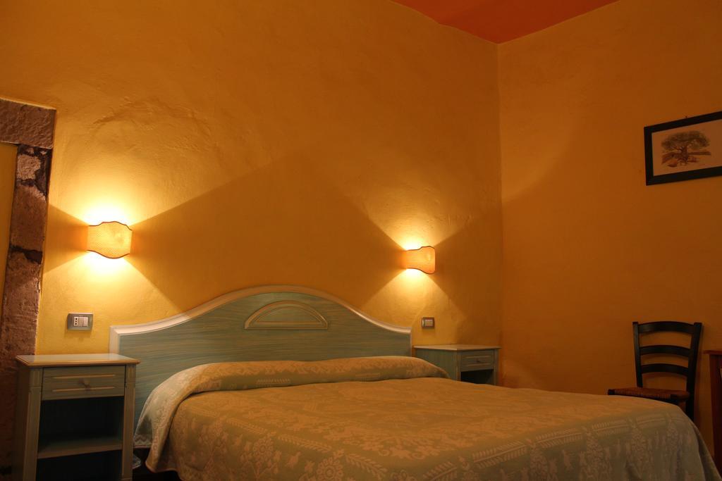 Sa Balza Guest House Bosa Ngoại thất bức ảnh