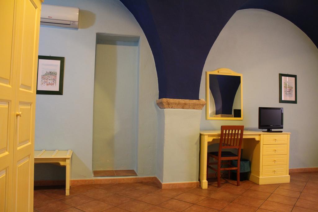 Sa Balza Guest House Bosa Ngoại thất bức ảnh