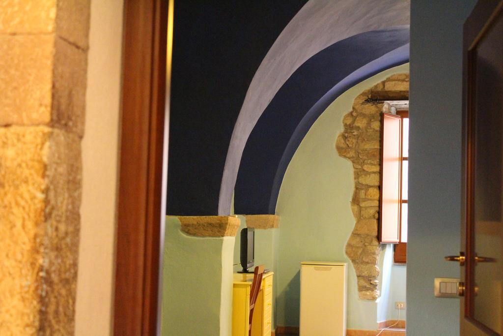 Sa Balza Guest House Bosa Ngoại thất bức ảnh
