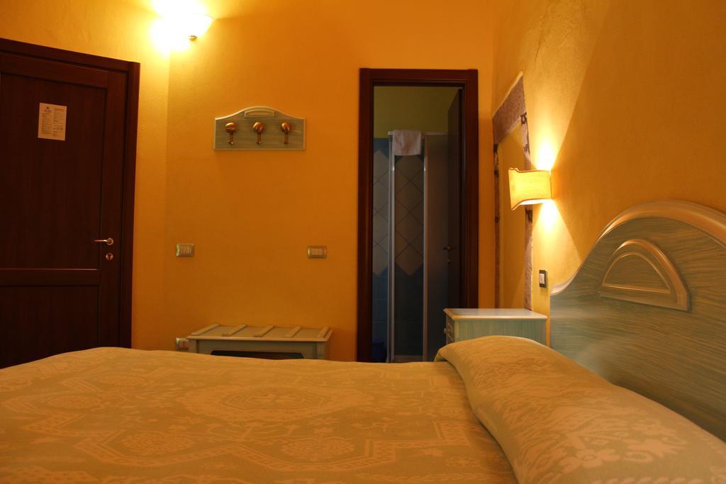 Sa Balza Guest House Bosa Ngoại thất bức ảnh