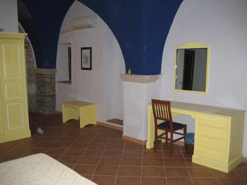 Sa Balza Guest House Bosa Ngoại thất bức ảnh