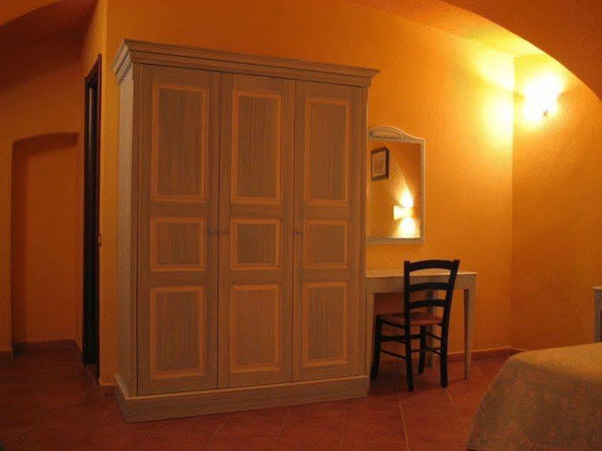 Sa Balza Guest House Bosa Ngoại thất bức ảnh