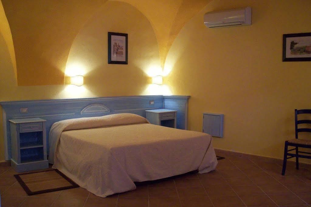 Sa Balza Guest House Bosa Ngoại thất bức ảnh