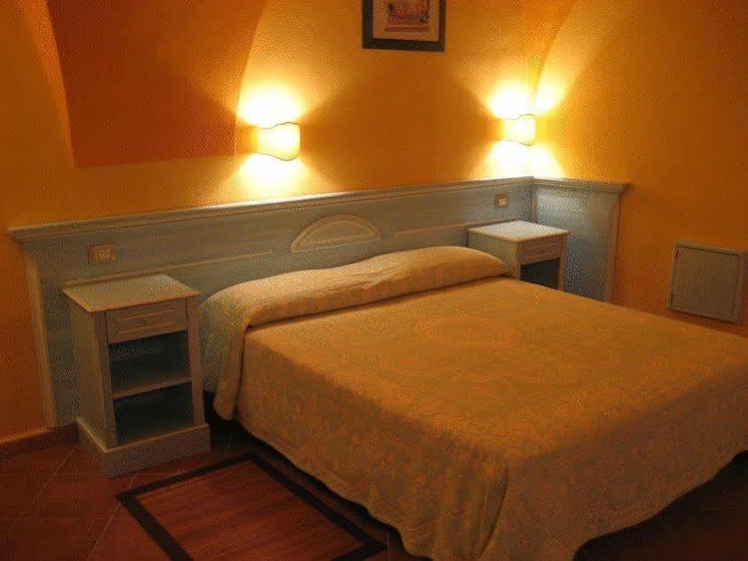 Sa Balza Guest House Bosa Ngoại thất bức ảnh
