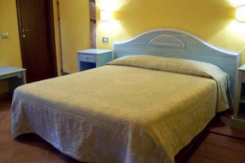 Sa Balza Guest House Bosa Ngoại thất bức ảnh