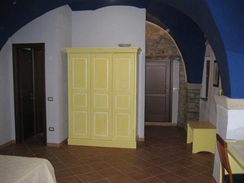 Sa Balza Guest House Bosa Ngoại thất bức ảnh